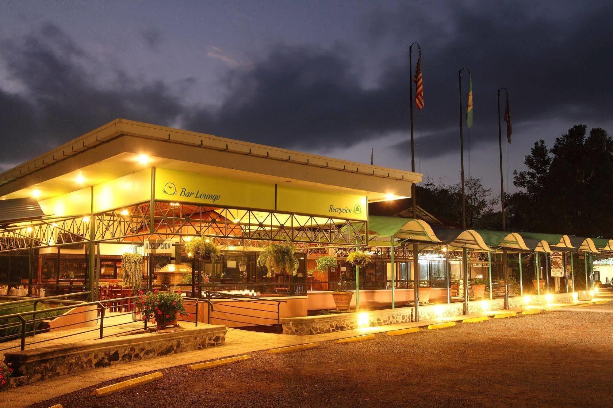 Park Hotel Santa Cruz Verapaz Exterior foto